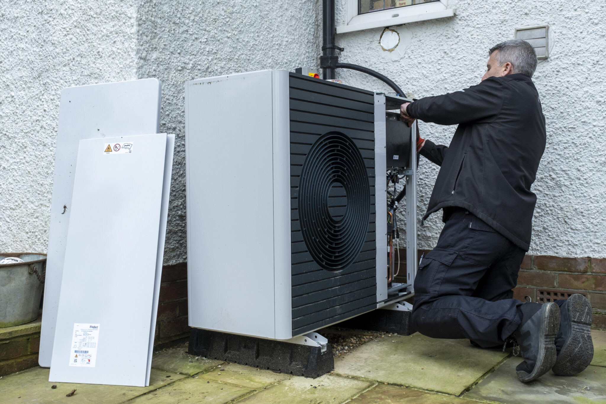 How to Know When Your AC Needs More Refrigerant? 4 Common Symptoms