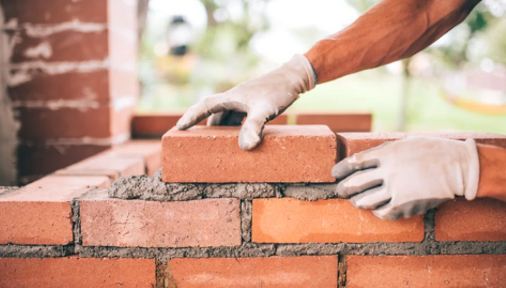 A Comprehensive Guide for Professional Masons: Mastering the Art of Brick Installation